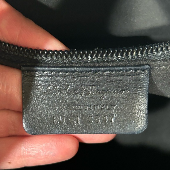 Salvatore Ferragamo leather and suede hobo shoulder bag - Picture 9 of 9